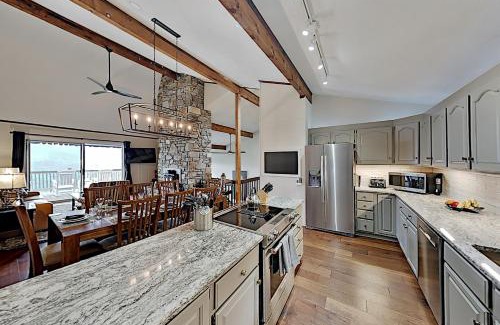 Lake Lure Casa | Young's Mountain Hideaway
