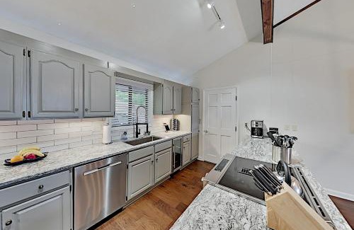 Lake Lure Casa | Young's Mountain Hideaway