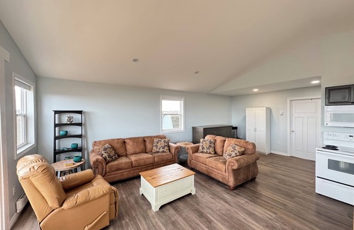 Park Corner Cabaña | Your 2 bedroom Blue Cottage Just 2 Minutes from the Sands of Cousins Shore Beach