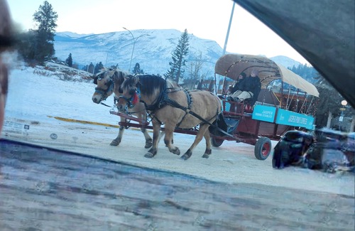 Hinton Casa | Your adventure starts here!Cozy home,near the rockies! Sleeps 10.