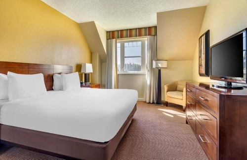 South Lake Tahoe Hotel | Your All-Season Tahoe Oasis! Swimming Pool, Full Kitchen!