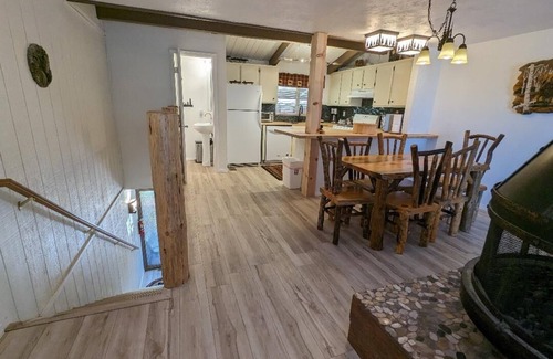Big Bear Lake Casa | Your All-Season Chalet Basecamp – A/C + Unmatched Location!
