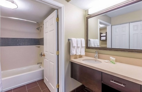 Highlands - Perkins Hotel | Your Baton Rouge Retreat! 4 Comfortable Suites w/ Kitchens! Pets are Welcome!