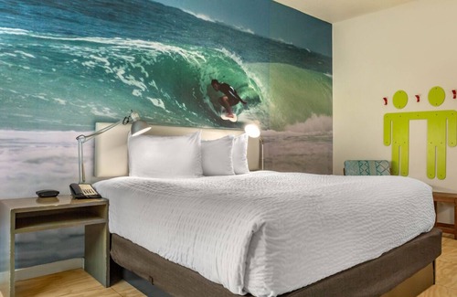 St. Pete Beach Complejo | Your Beach Adventure Awaits! Garden View, Outdoor Pool, Free Parking and BIke