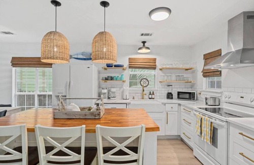 Santa Rosa Beach Apartamento | Your Beach Getaway~Golf Cart ~Pets welcomed