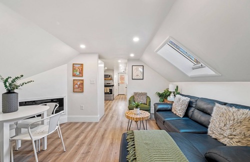 Roslindale Condominio | Your Boston Retreat on the Third Floor