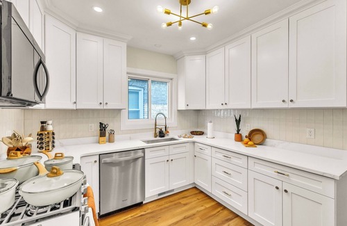 Brookfield Casa | Sleep10 + Brew Bar + Game RM + Walk2Train to CHI + Pets + 1 MI to Brookfield Zoo