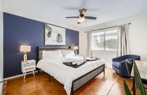 Bouldin Apartamento | Your Comfy King Suite Getaway - Sleeps 4 - Pool, Prkg