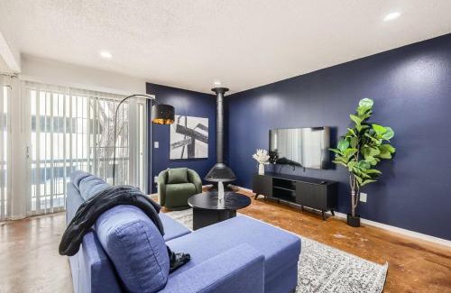 Bouldin Apartamento | Your Comfy King Suite Getaway - Sleeps 4 - Pool, Prkg