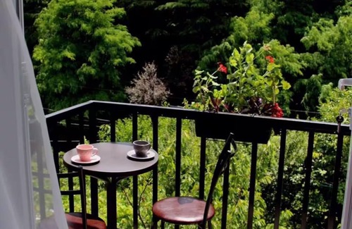 Kutaisi Apartamento | Your Cozy 4-Bedroom Stay at Villa on the Hill in Kutaisi