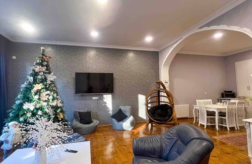 Kutaisi Apartamento | Your Cozy 4-Bedroom Stay at Villa on the Hill in Kutaisi