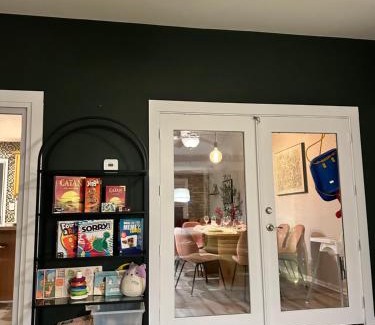 Streamwood Casa | Your Cozy Getaway with Sunroom & Gaming Room