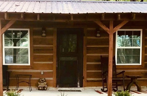 Kingston Cabina | Your cozy hideaway, where the water meets the wild.