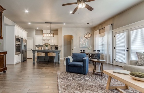 Edmond Casa | Your Cozy Modern Getaway in Edmond