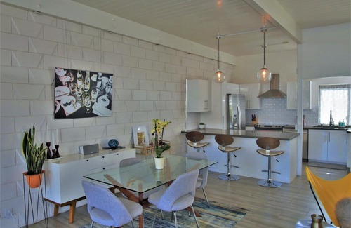 Palm Desert Condominio | Your desert oasis awaits you!
