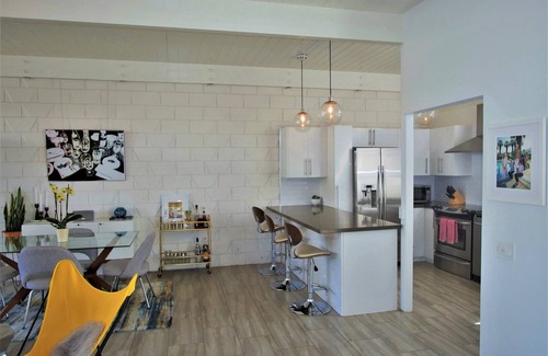 Palm Desert Condominio | Your desert oasis awaits you!