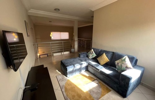 North Ridge Apartamento | 🌴 Your Dream Getaway in the heart of Accra! Stay in this 3 Bedroom Property! 🏡