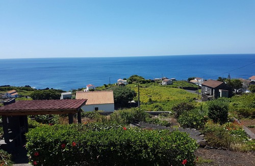 Calheta de Nesquim Casa | Adega Figueira para sus vacaciones perfectas en la isla de Pico, a 5 minutos del agua
