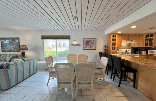 Seven Mile Beach Condominio | ¡Sus vacaciones soñadas son asequibles! 2BR-2bath Oceanfront Condo ¡Descuento por temporada!