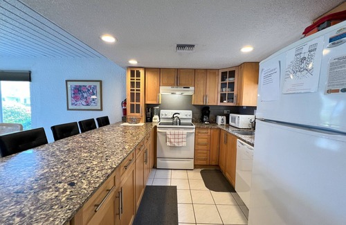 Seven Mile Beach Condominio | ¡Sus vacaciones soñadas son asequibles! 2BR-2bath Oceanfront Condo ¡Descuento por temporada!