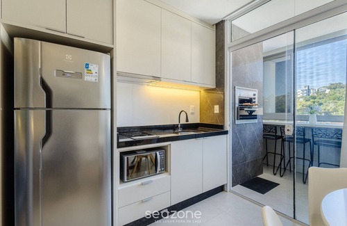 Ze Amandio Apartamento | Your Exclusive Stay With Pool and Jacuzzi Just 500 Meters From the Beach - ELF