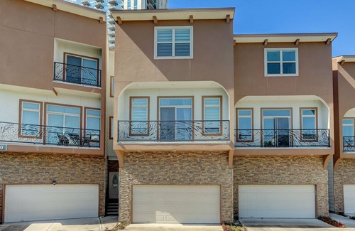 Riverside Terrace Casa | Your Gem Townhome in TX Medical Center