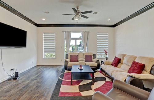 Riverside Terrace Casa | Your Gem Townhome in TX Medical Center