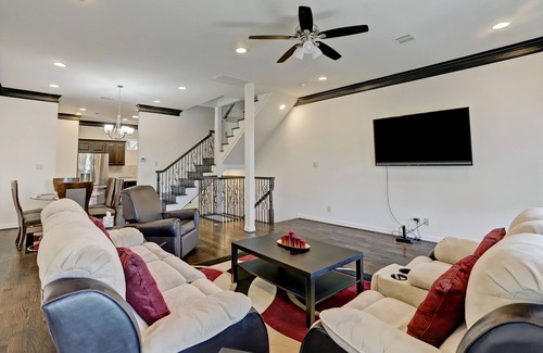 Riverside Terrace Casa | Your Gem Townhome in TX Medical Center