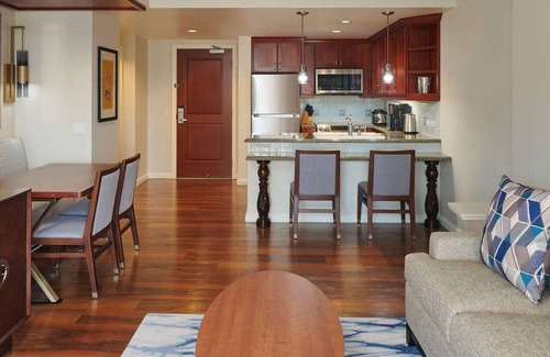 Waikiki Complejo | Your Hawaiian Escape Awaits – The Grand Waikikian - 2 Bedroom Partial Ocean View