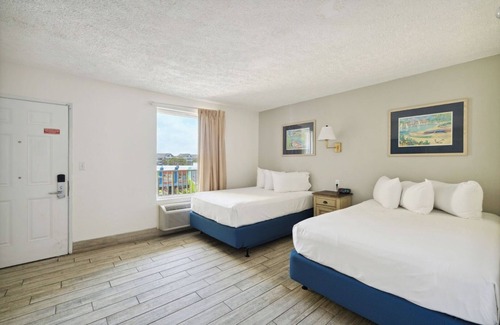 Panama City Beach Hotel | Your Home Away From Home! 2 Family-friendly Units w/ Kitchenette, Free Parking