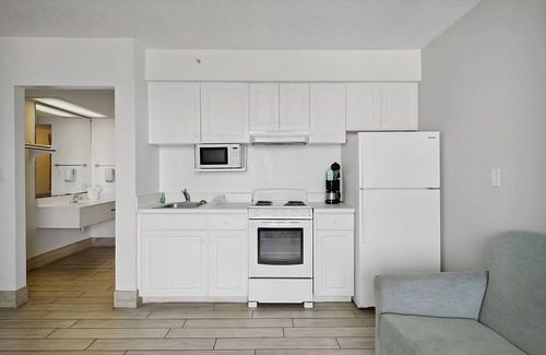 Panama City Beach Hotel | Your Home Away From Home! 2 Family-friendly Units w/ Kitchenette, Free Parking