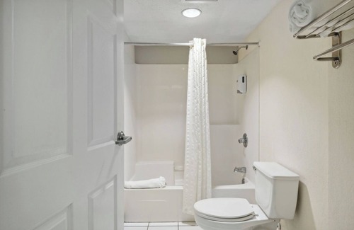 Panama City Beach Hotel | Your Home Away From Home! 2 Family-friendly Units w/ Kitchenette, Free Parking
