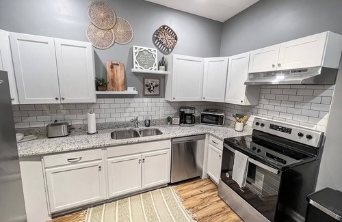 Murfreesboro Casa | Your home away from Home. 4 blocks from downtown, 2 miles from MTSU