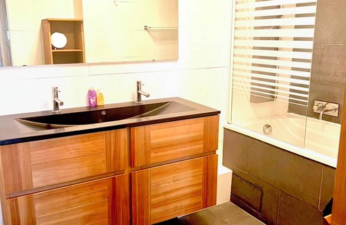 Le Bouscat Apartamento | Your home away from home