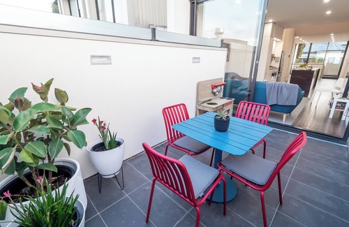 Northcote Casa | Your home away from home! Just 50m from the World's Coolest Street.
