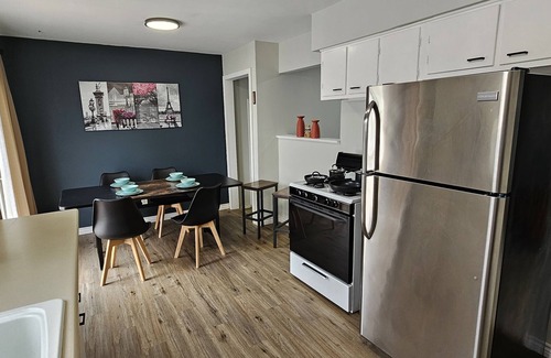 Roseville Casa | Your Home Away from Home- Modern Roseville House