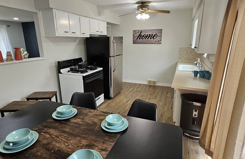 Roseville Casa | Your Home Away from Home- Modern Roseville House