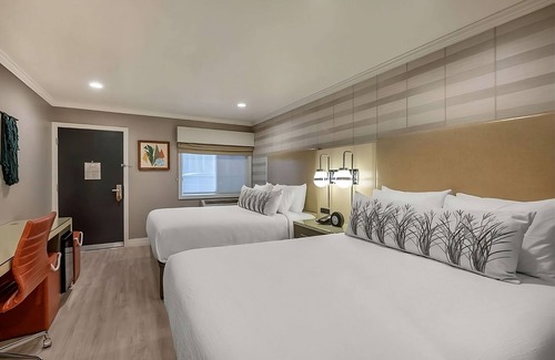 Southeast Torrance Hotel | Your Home Away From Home! 2 Gorgeous Rooms, Courtyard w/ Fire Pits, Parking!