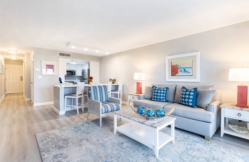 Captiva Apartamento | Your Home Away From Home! Restaurant, Free Parking, Kids Pool w/ Water Slides