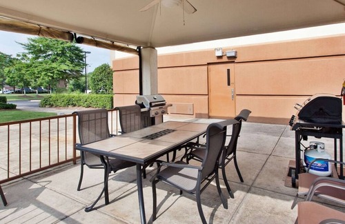Horsham Casa | Your Home Away From Home! 3 Comfortable Units, Kitchen, Parking