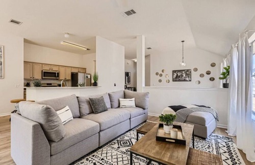 Leander Casa | Your home away from home!