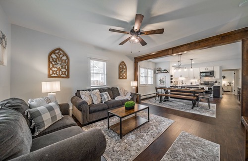 Windsor Casa | Your Home Away From Home~ Downtown Windsor