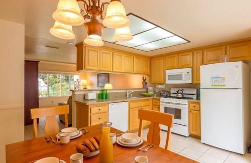 Oxnard Shores Hotel | Your Home Away From Home! 2 Classy Units, Full Kitchen and Parking!