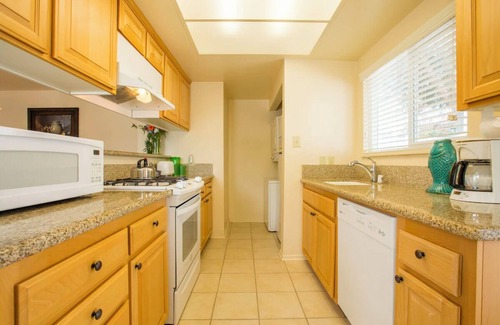 Oxnard Shores Hotel | Your Home Away From Home! 2 Classy Units, Full Kitchen and Parking!