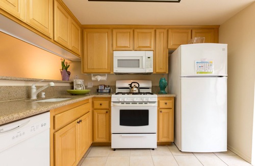 Oxnard Shores Hotel | Your Home Away From Home! 2 Classy Units, Full Kitchen and Parking!