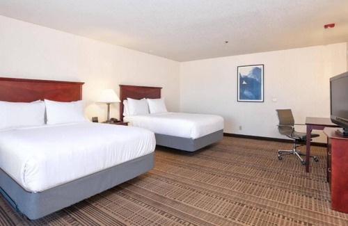 Santa Maria Casa | Your Home Away From Home! Spacious Unit Awaits! Near Santa Maria Civic Theatre!