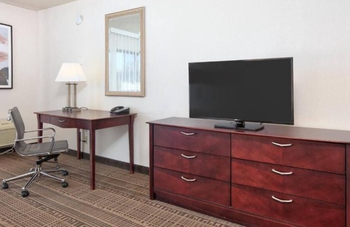 Santa Maria Casa | Your Home Away From Home! 2 Spacious Units! Close to Santa Maria Public Airport!