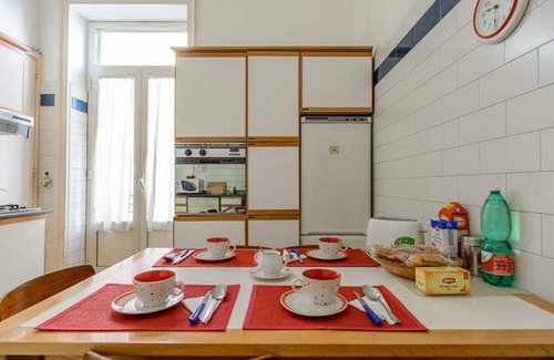 Vomero Apartamento | Su casa en el corazón de Nápoles! Apartamento grande y confortable en el centro Vomero.