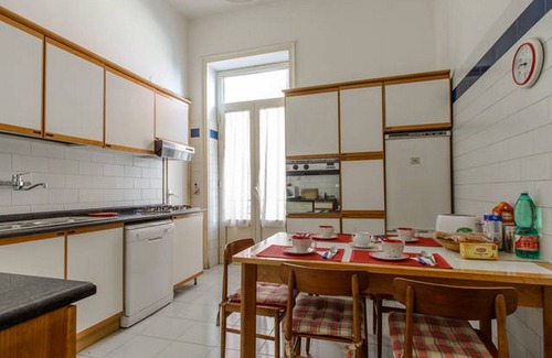 Vomero Apartamento | Su casa en el corazón de Nápoles! Apartamento grande y confortable en el centro Vomero.