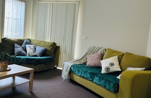 Werribee Casa | Your Ideal 4-Bedroom Getaway – Space, Style & Convenience
